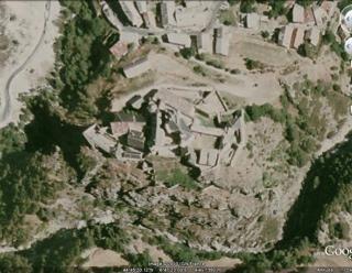 Vue aérienne de château Queyras, GoogleEarth, juillet 2010.