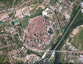 Vue aérienne de Toul, GoogleEarth, 16/09/2010.