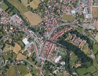 Vue aérienne de Saint-Jean-Pied-de-Port, GoogleEarth, 29/08/2010.